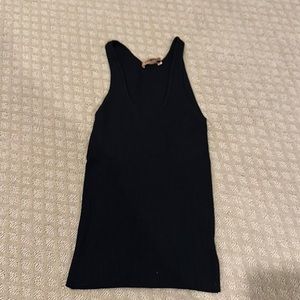 Essendi black ribbed stretch tank